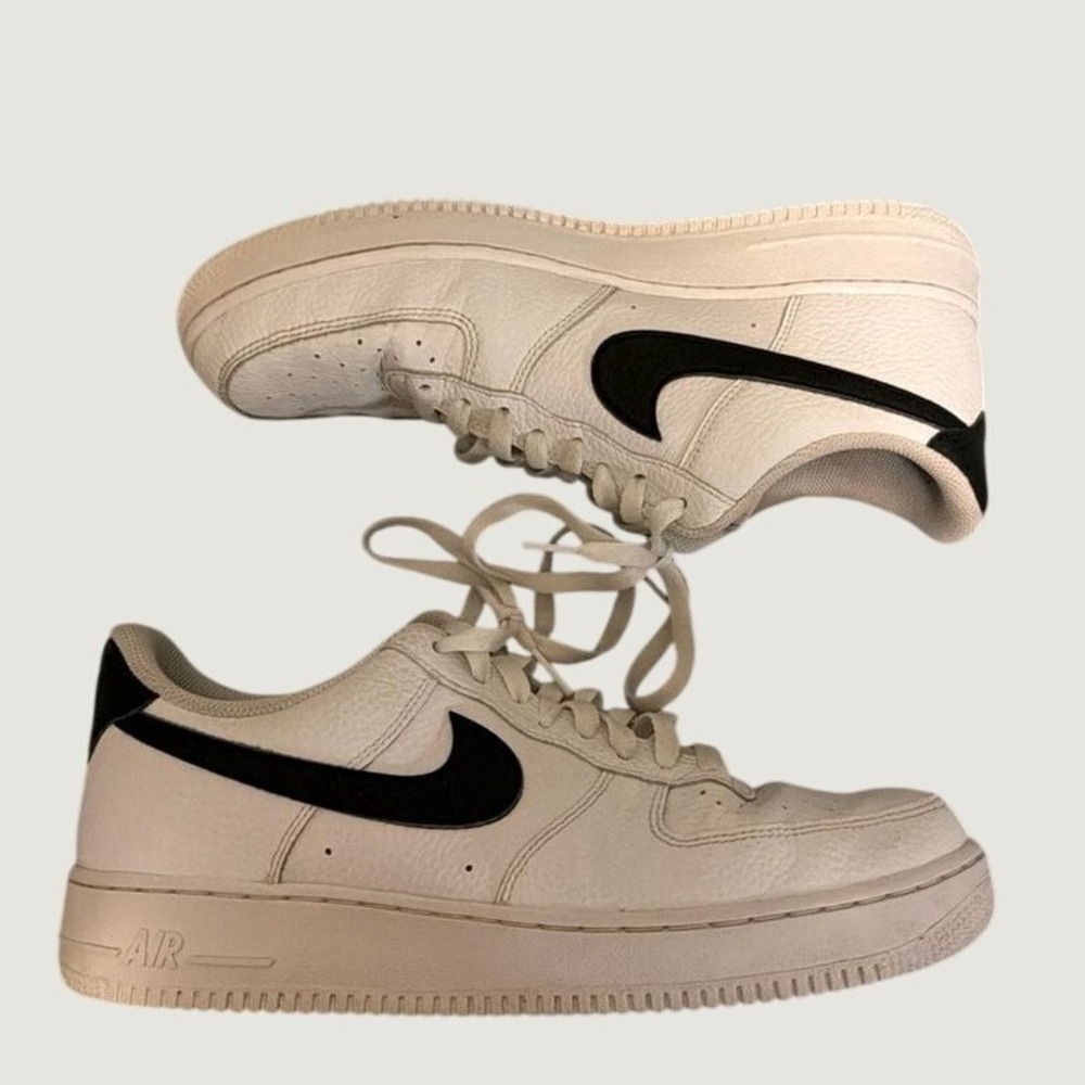 Nike Air Force 1 07 Low Mens 10.5 White Black Pebbled Leather CT2302-100 Sneaker